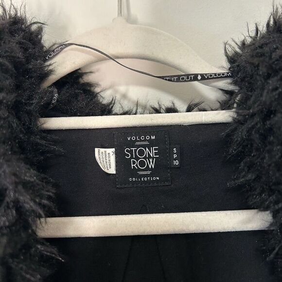 Volcom Stone Row Black Faux Fur Shaggy Jacket Size Small Long Sleeve Hooded Coat - Picture 3 of 10